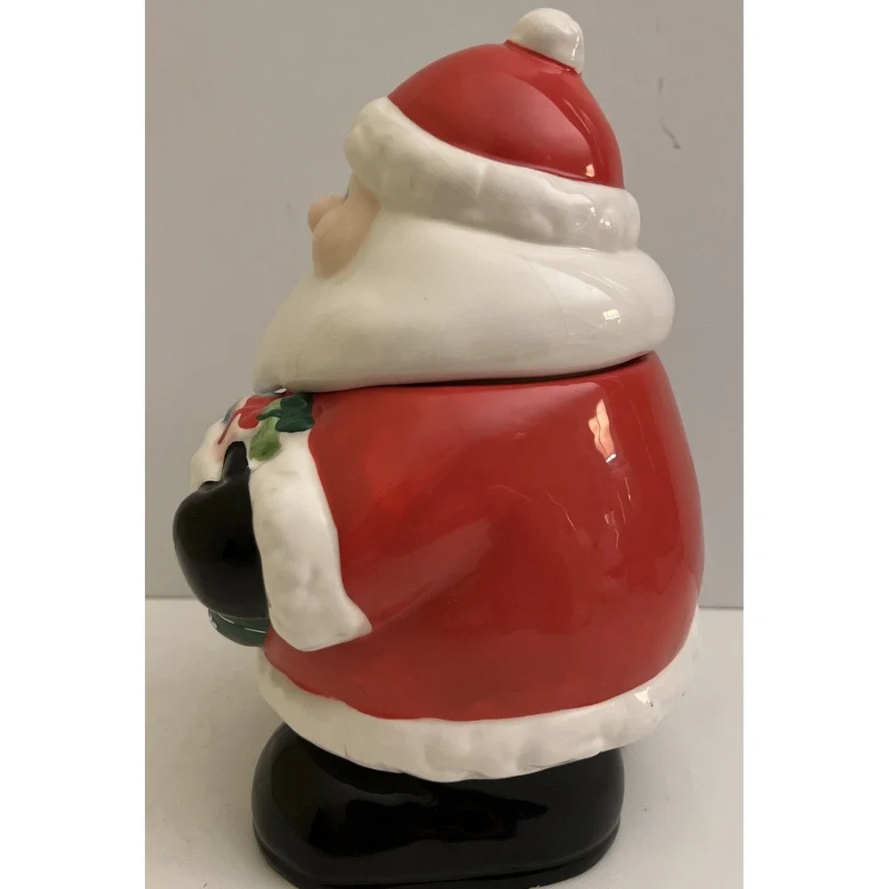 The Unbranded Brand santa right